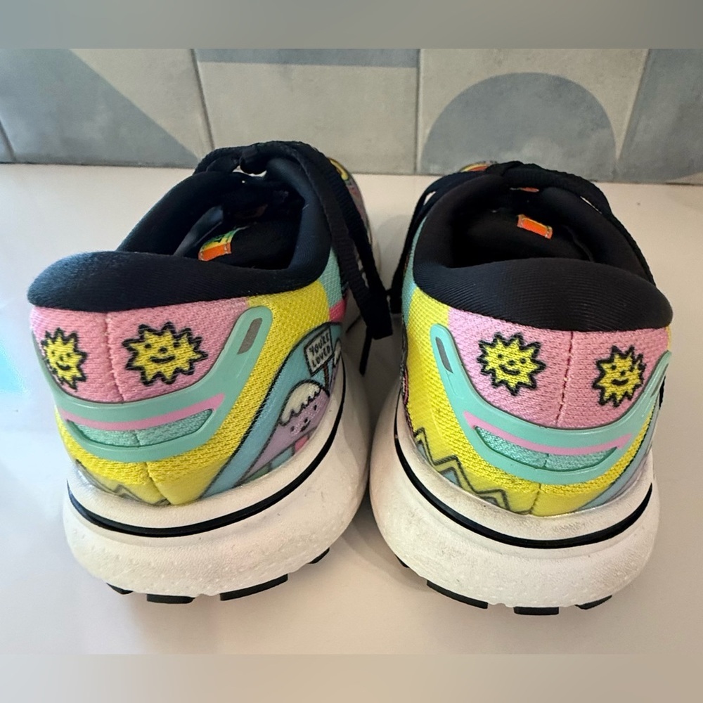 Brooks colorful sneakers X Wednesday Holmes, 7 - Picture 4 of 7